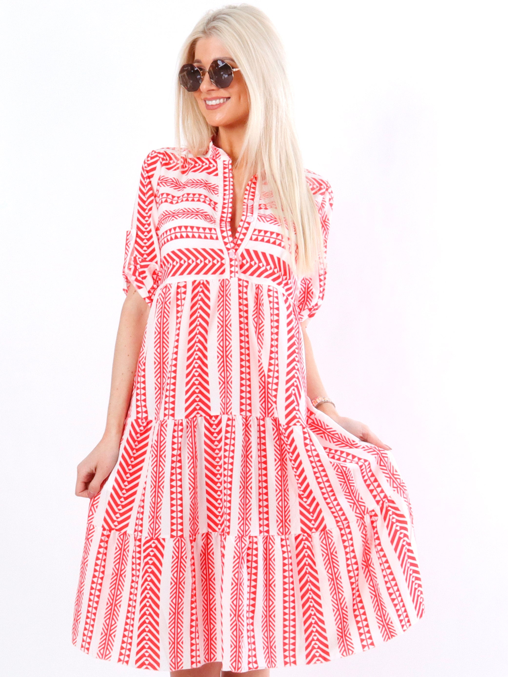 Marcelina - Vit klänning med mönster och lager på lager-look